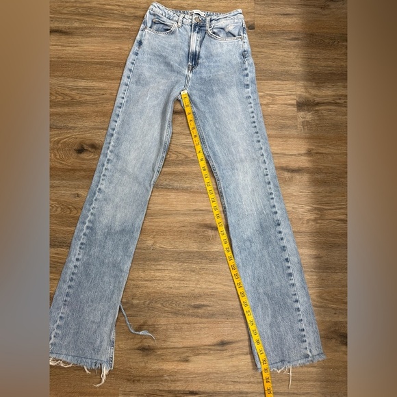 Zara High Rise Slim Bootcut Slit Leg Blogger Fav Jeans
Size 2 (34) - Picture 6 of 7